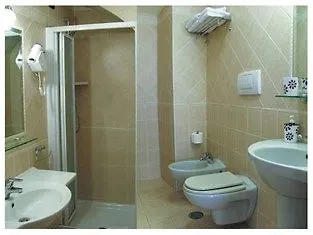 Nakissa Rom